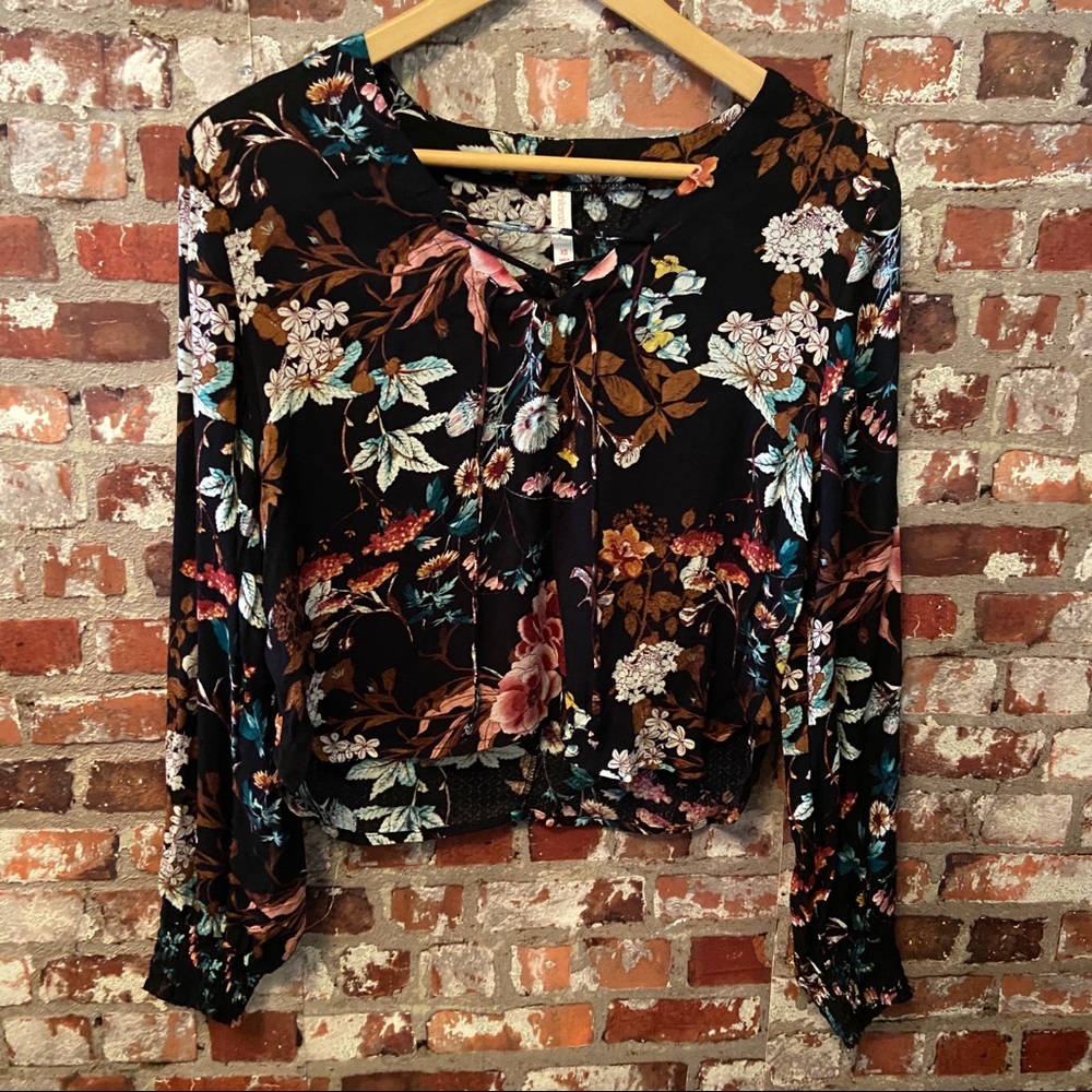 LongSleeve Crop Top Floral Printed Black Blouse - Picture 3 of 8